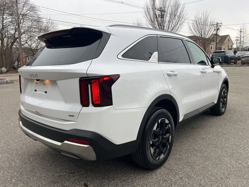 Certified 2025 Kia Sorento S image 5