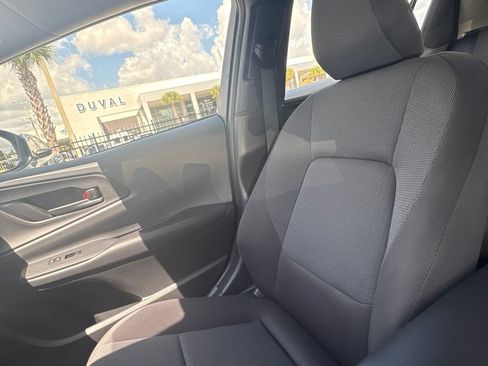 Used 2024 Toyota Prius LE FWD image 28