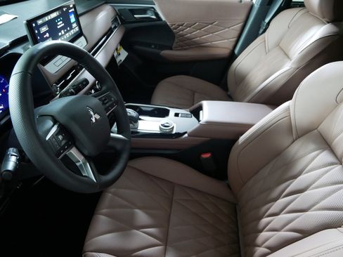 New 2025 Mitsubishi Outlander SEL image 4