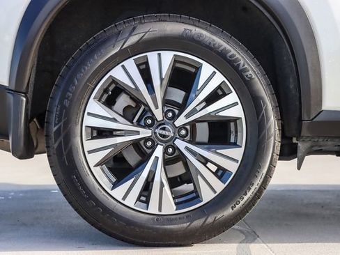 Used 2023 Nissan Rogue SV image 10