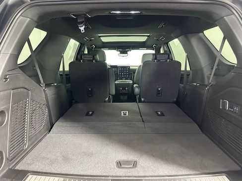 Used 2025 GMC Yukon AT4 w/ AT4 Premium Package image 30