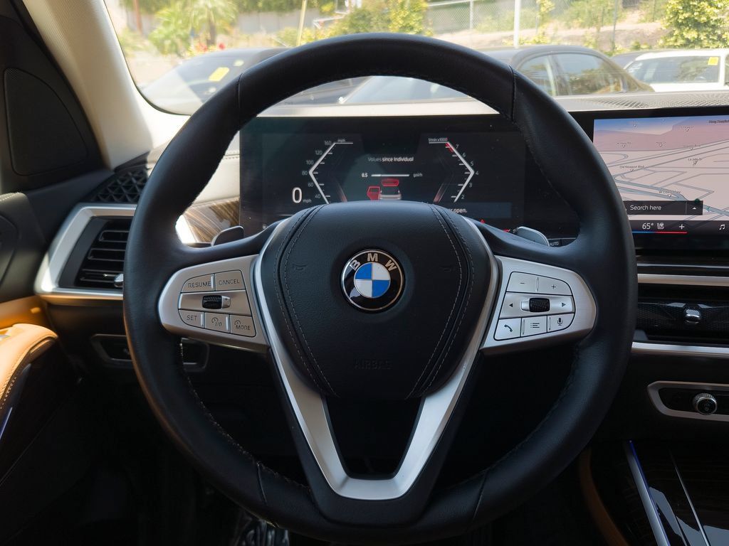 Used 2024 BMW X7 xDrive40i w/ Parking Assistance Package AWD/4WD image 19