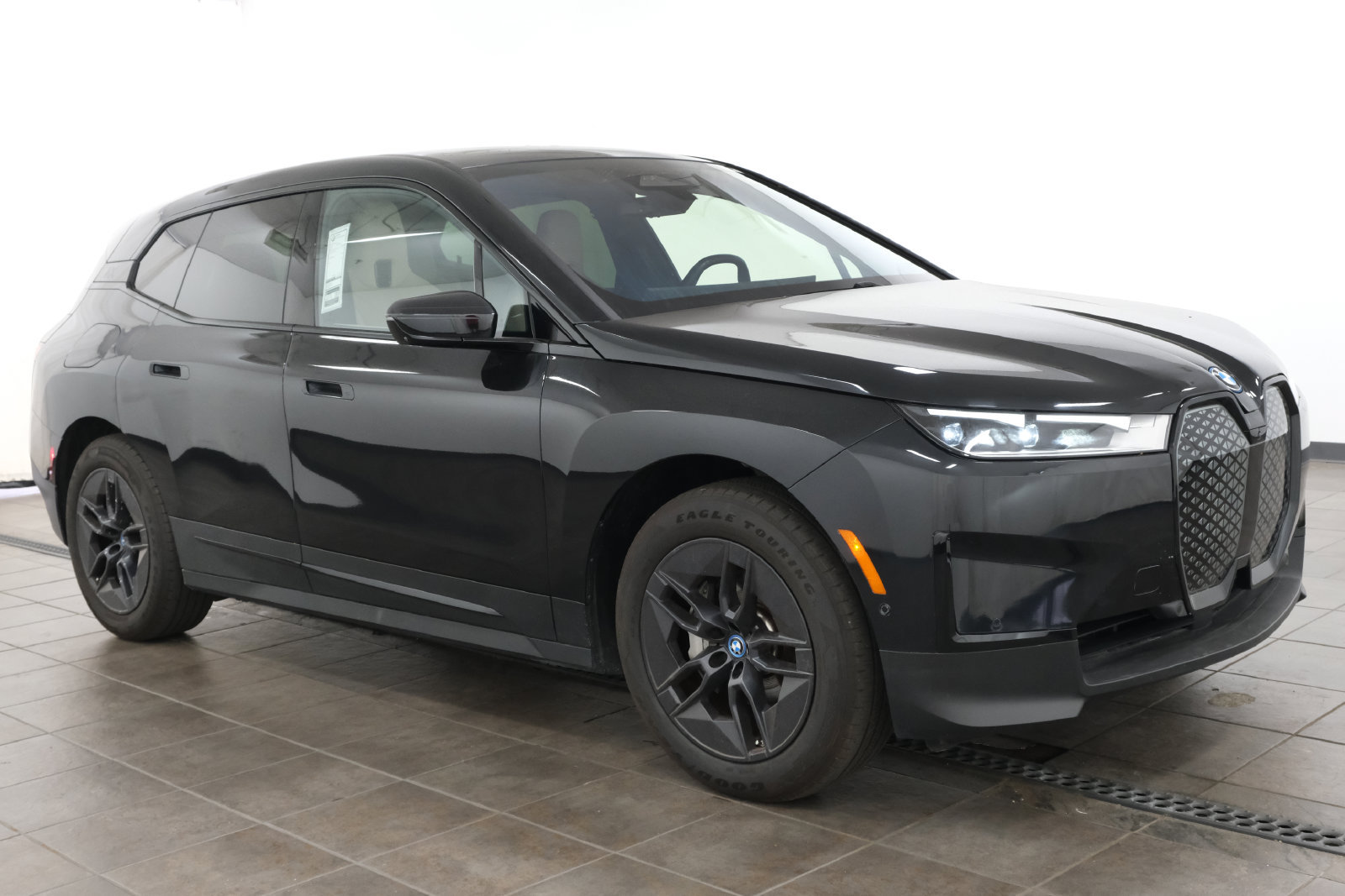 Used 2024 BMW iX xDrive50 w/ Premium Package AWD/4WD image 6