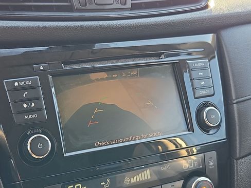 Used 2020 Nissan Rogue SV FWD image 23