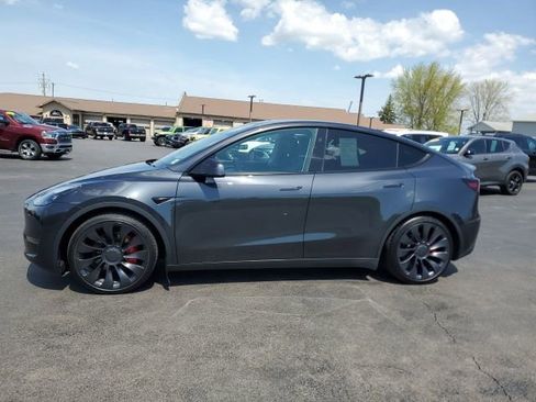 Used 2024 Tesla Model Y Performance AWD/4WD image 2