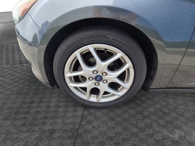 Used 2015 Ford Focus SE w/ Equipment Group 201A FWD image 13