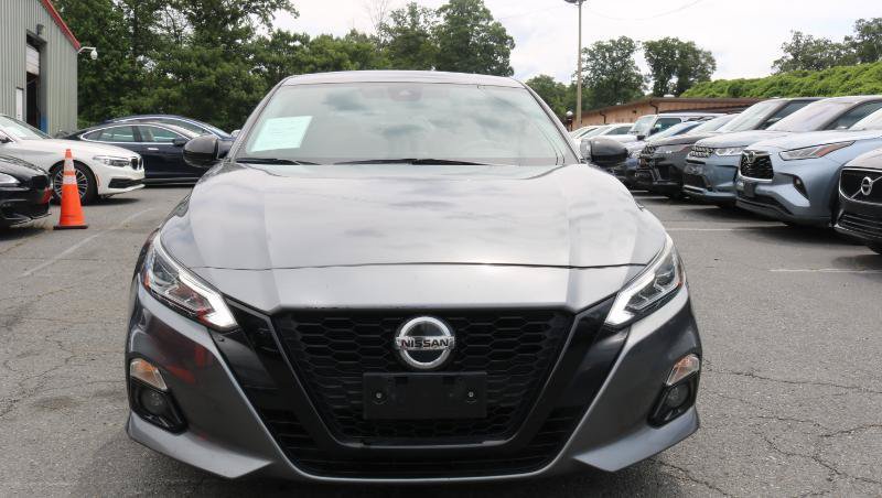Used 2022 Nissan Altima 2.5 SR w/ Midnight Edition Package FWD image 2