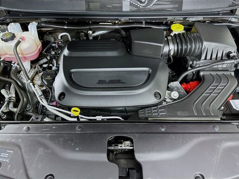 Certified 2024 Chrysler Pacifica Touring-L image 40