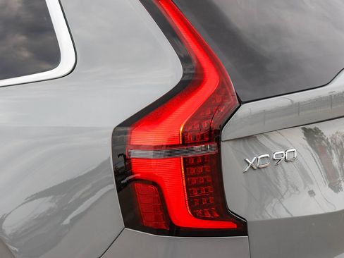 New 2026 Volvo XC90 T8 Ultra w/ Protection Package Premier AWD/4WD image 11