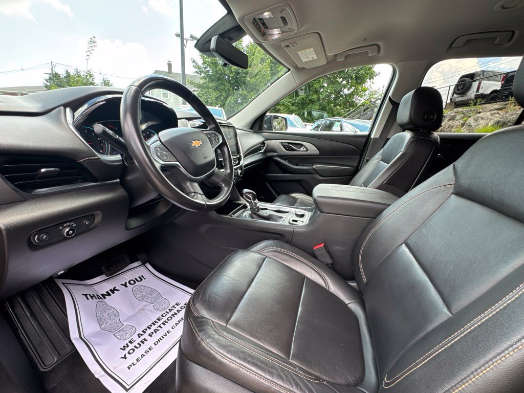 Used 2021 Chevrolet Traverse LT w/ LT Premium Package AWD/4WD image 16