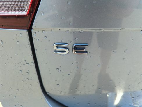 Used 2022 Volkswagen Tiguan SE R-Line image 22