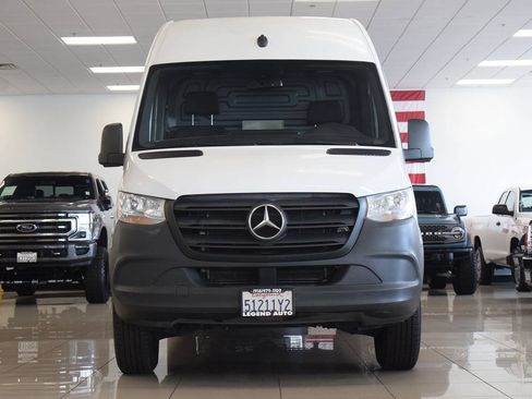 Used 2019 Mercedes-Benz Sprinter 2500 image 2