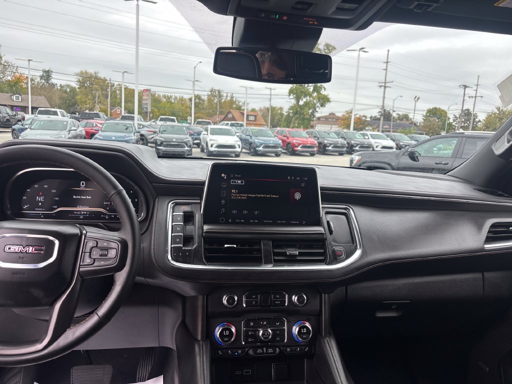 Used 2024 GMC Yukon AT4 w/ Technology Package AWD/4WD image 17