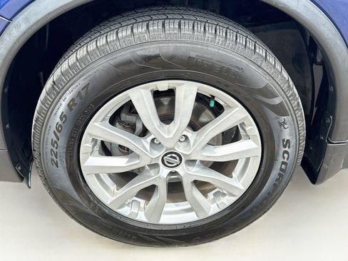 Used 2017 Nissan Rogue SV w/ SV Premium Package AWD/4WD image 39