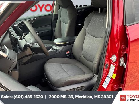 Used 2022 Toyota RAV4 XLE image 18