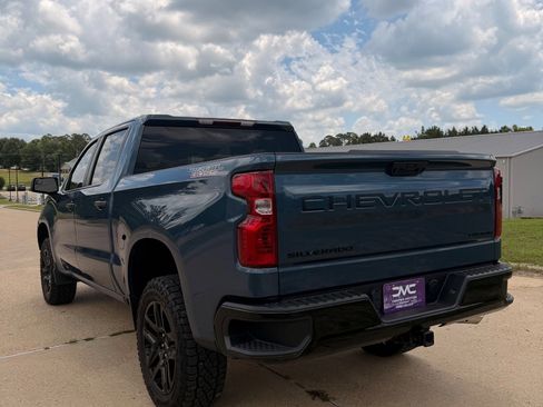 Used 2024 Chevrolet Silverado 1500 Custom Trail Boss w/ LPO, Dark Essentials Package AWD/4WD image 7