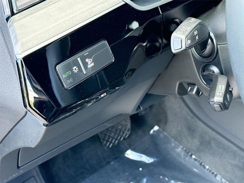 Certified 2024 Audi Q8 e-tron Premium Plus w/ Premium Plus Package AWD/4WD image 10