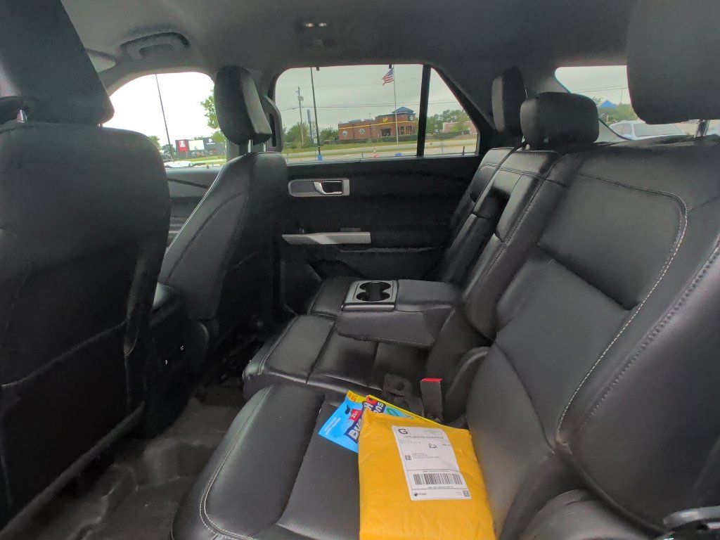 Used 2022 Ford Explorer Limited w/ Equipment Group 301A AWD/4WD image 5