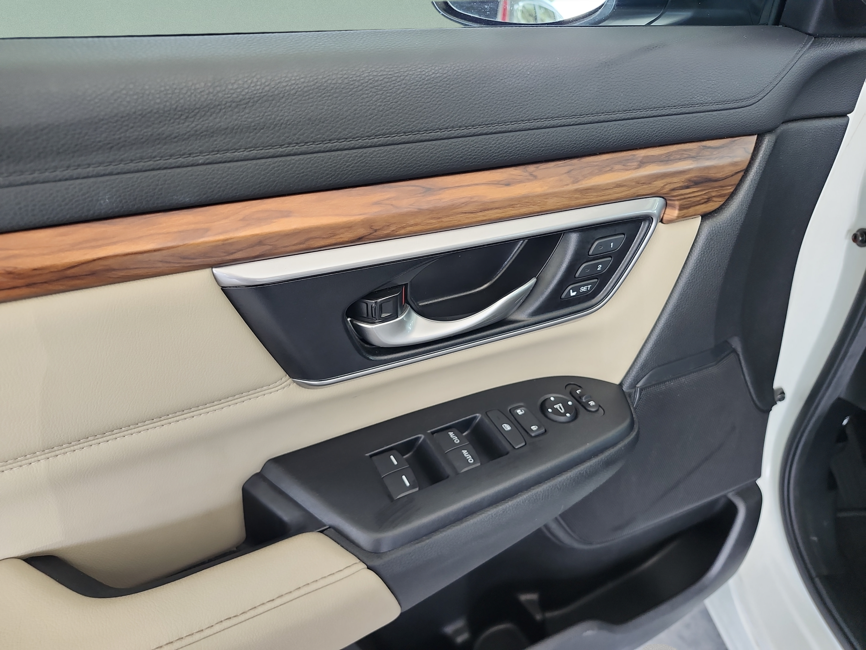 Used 2018 Honda CR-V Touring image 15