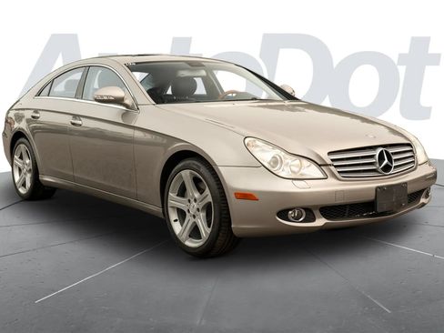 Used 2006 Mercedes-Benz CLS 500 w/ Entertainment Pkg image 4