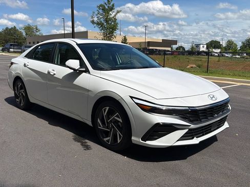 New 2026 Hyundai Elantra Limited FWD image 8