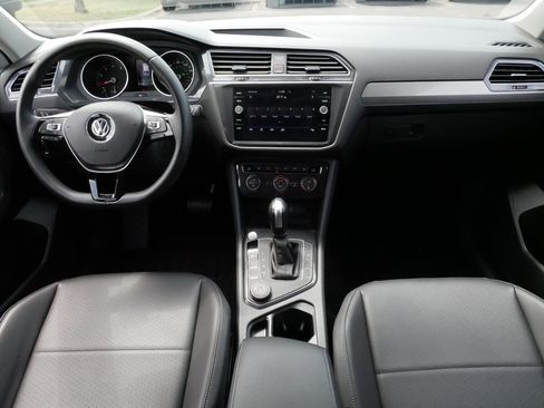 Used 2020 Volkswagen Tiguan SE w/ 3rd Row Seat Package AWD/4WD image 10