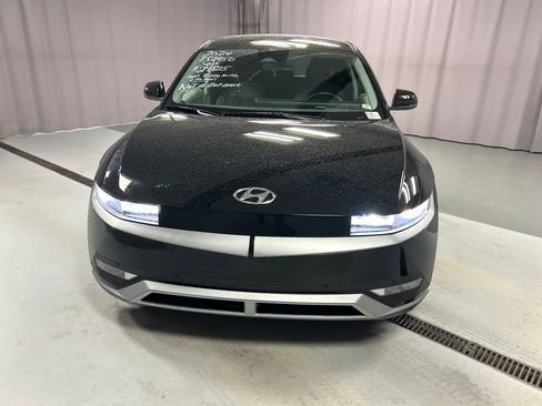 Used 2024 Hyundai Ioniq 5 SEL image 2