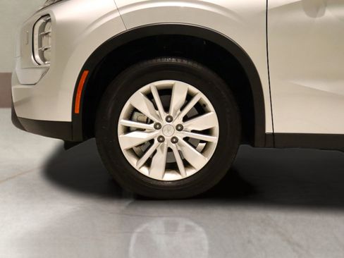 Used 2025 Mitsubishi Outlander ES image 7
