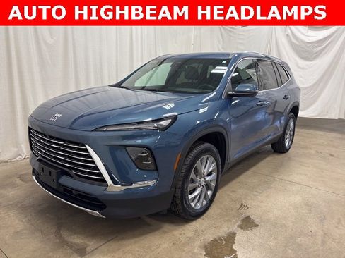 Used 2025 Buick Enclave Preferred image 8