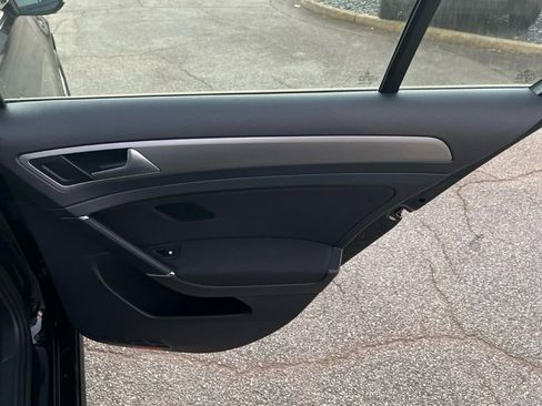 Used 2016 Volkswagen Golf S image 15