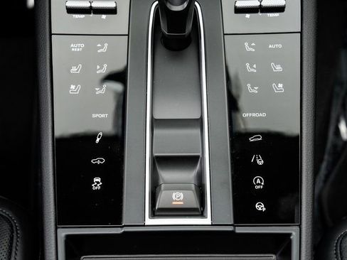 New 2026 Porsche Macan image 21