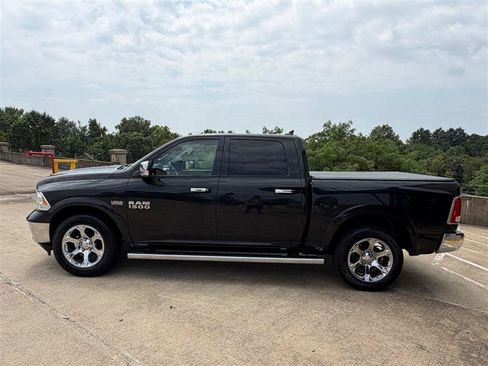 Used 2018 RAM 1500 Laramie AWD/4WD image 3