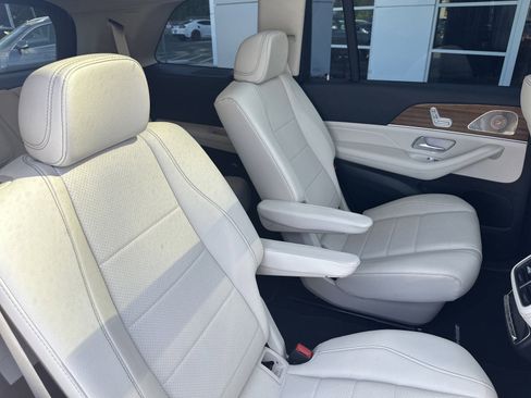 Used 2023 Mercedes-Benz GLS 450 4MATIC image 32