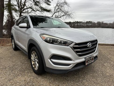 Used 2016 Hyundai Tucson SE image 1