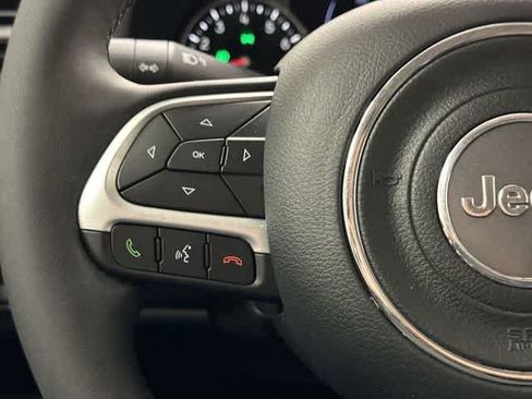 Used 2019 Jeep Renegade Latitude FWD image 17