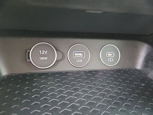 Used 2024 Genesis G70 2.5T image 12