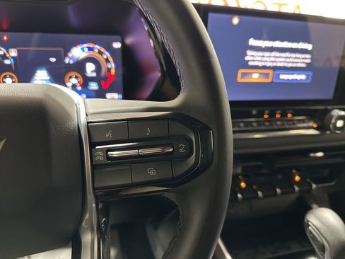 Used 2024 Chevrolet Colorado LT w/ LT Convenience Package image 27