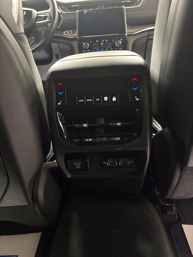 Used 2022 Jeep Grand Cherokee Overland w/ Advanced Protech Group III AWD/4WD image 23