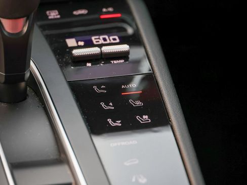 Certified 2026 Porsche Macan AWD/4WD image 44