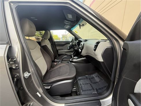 Used 2015 Kia Soul image 12
