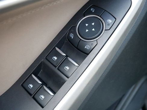 Used 2023 Ford Explorer Limited image 10