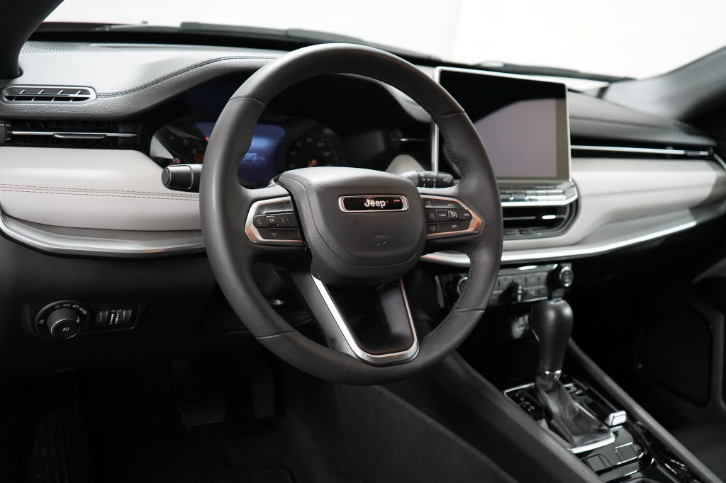 Certified 2025 Jeep Compass Limited AWD/4WD image 12