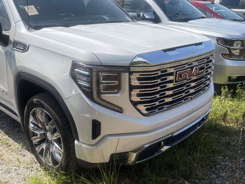 Used 2023 GMC Sierra 1500 Denali w/ Denali Reserve Package AWD/4WD image 4