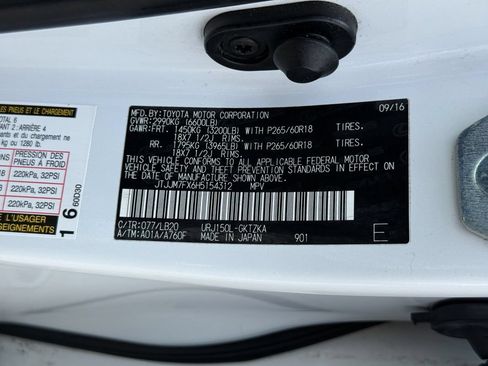 Used 2017 Lexus GX 460 Luxury w/ Sport Design Package AWD/4WD image 28