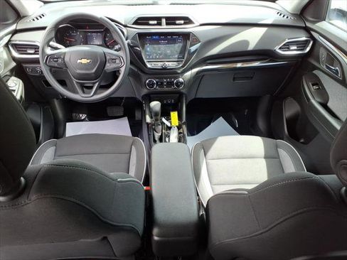 Used 2023 Chevrolet TrailBlazer LT w/ Convenience Package AWD/4WD image 8