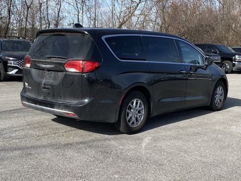 Used 2017 Chrysler Pacifica Touring Plus image 5