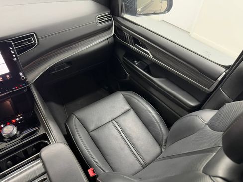 Used 2024 Jeep Wagoneer Series II w/ Flexible Seating Group image 40