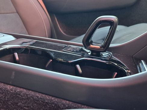 Used 2023 Volvo XC40 Recharge Ultimate image 26