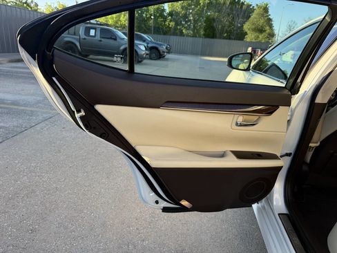 Used 2018 Lexus ES 350 w/ Premier Package FWD image 14