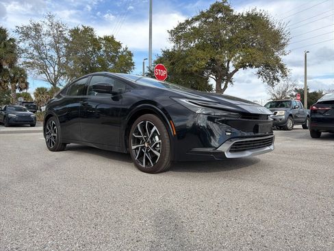 Used 2025 Toyota Prius Plug-In Hybrid image 7